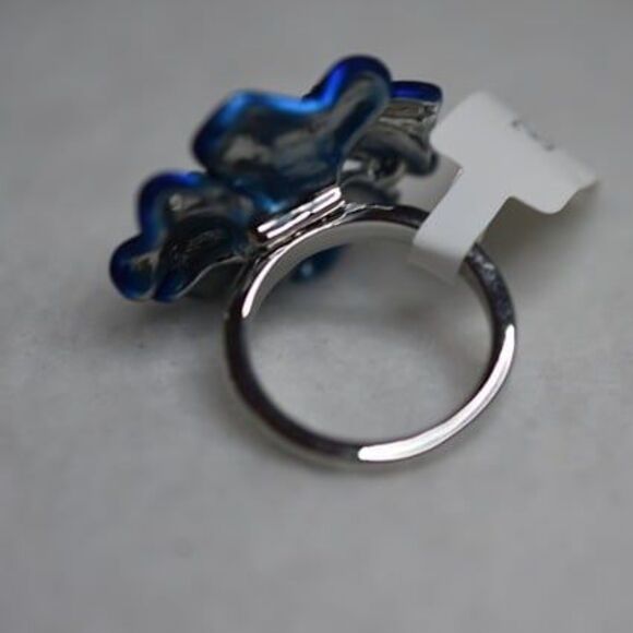 NWT Blue Velvet Bling Dinner Cocktail Statement Size 8 Ring - Picture 3 of 3